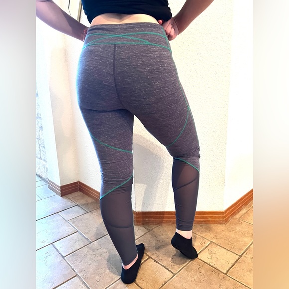 Zella Live In Legging Grey with Green Stitching Size Large - Picture 3 of 8